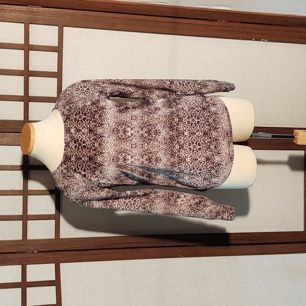 LTD Abstract Gray and Tan Blouse Sz XS